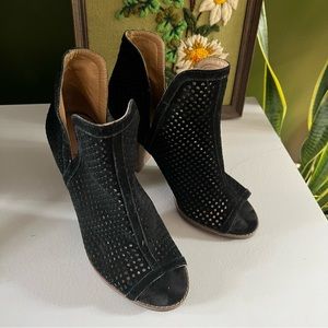 Lucky Brand Peep Toe Perforated Black Suede Booties 9M